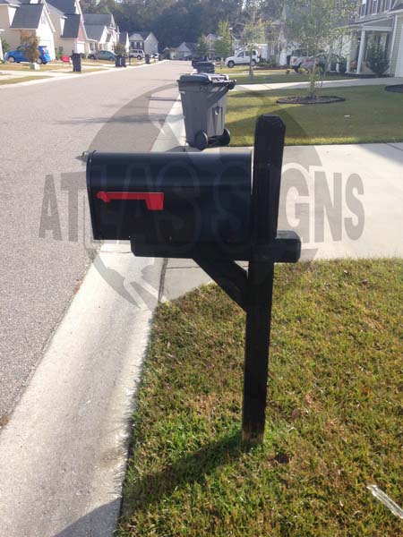 Paddock Pointe- Mailbox and Post